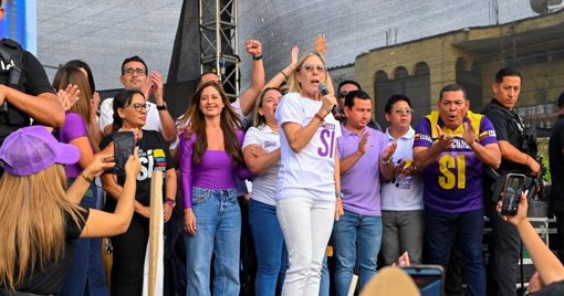 Ecuador Decide en Referendo sobre el Retorno de Bases Militares Extranjeras