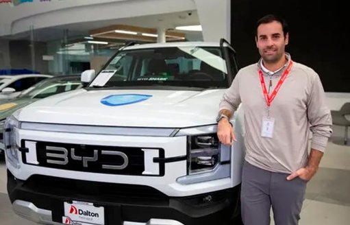 México evalúa imponer aranceles de hasta 50% a vehículos chinos