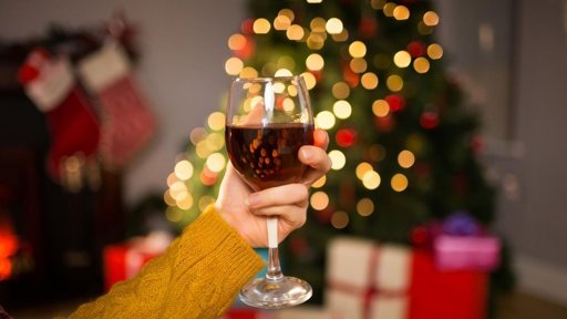 El Vino se Consolida en la Mesa Navideña Colombiana como Símbolo de Sofisticación