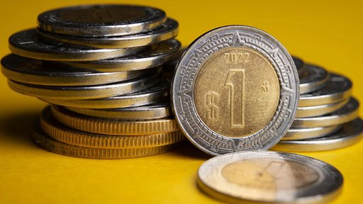 Peso mexicano se deprecia a la espera de anuncios de política monetaria
