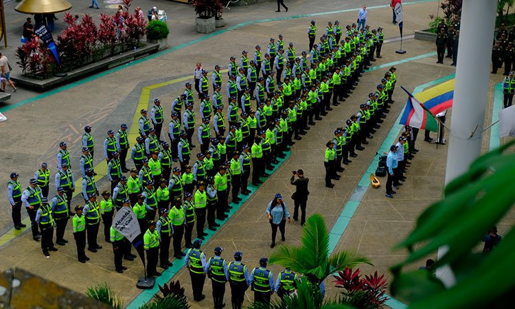 Secretaría de Movilidad y Policía Nacional firman convenio para reforzar control vial en Cali