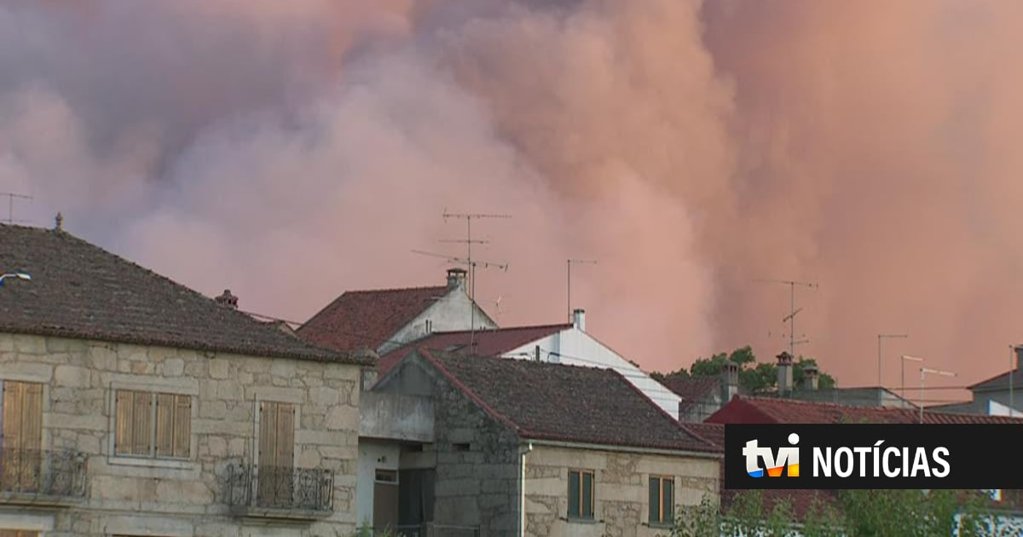 Incêndio em Penamacor força evacuação de aldeia e autarca teme por habitações