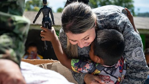 Ministerio de Defensa lleva más de 3.000 regalos a comunidades indígenas de la Amazonía