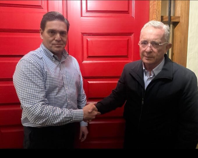 El Centro Democrático redefine su estrategia presidencial y explora alianzas