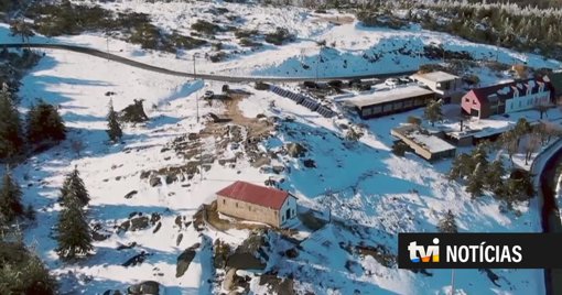 Forte queda de neve condiciona circulação e encerra escolas em várias regiões do país