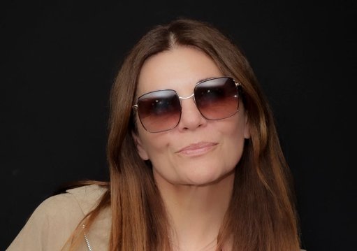 Véronika Loubry en deuil : elle transforme sa douleur en un combat public contre le cancer