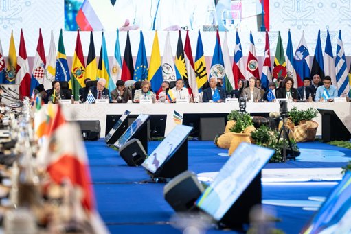 Cumbre CELAC-UE Evidencia Divisiones en un Contexto Geopolítico Tenso