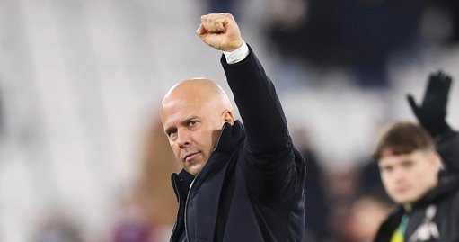 Estreia de Giovanni Leoni pelo Liverpool termina com lesão grave e fim de época