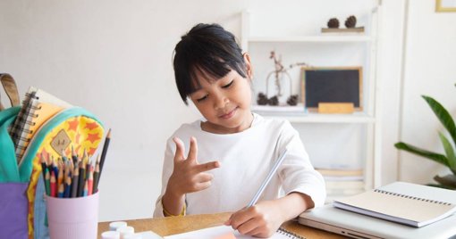 Contar pelos Dedos na Infância Potencia Competências Matemáticas Avançadas