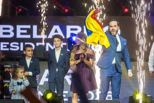 Abelardo de la Espriella realiza un lanzamiento masivo de su campaña en el Movistar Arena