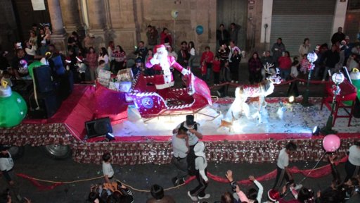 “La Magia de Santa” Ilumina Irapuato con Desfile Masivo