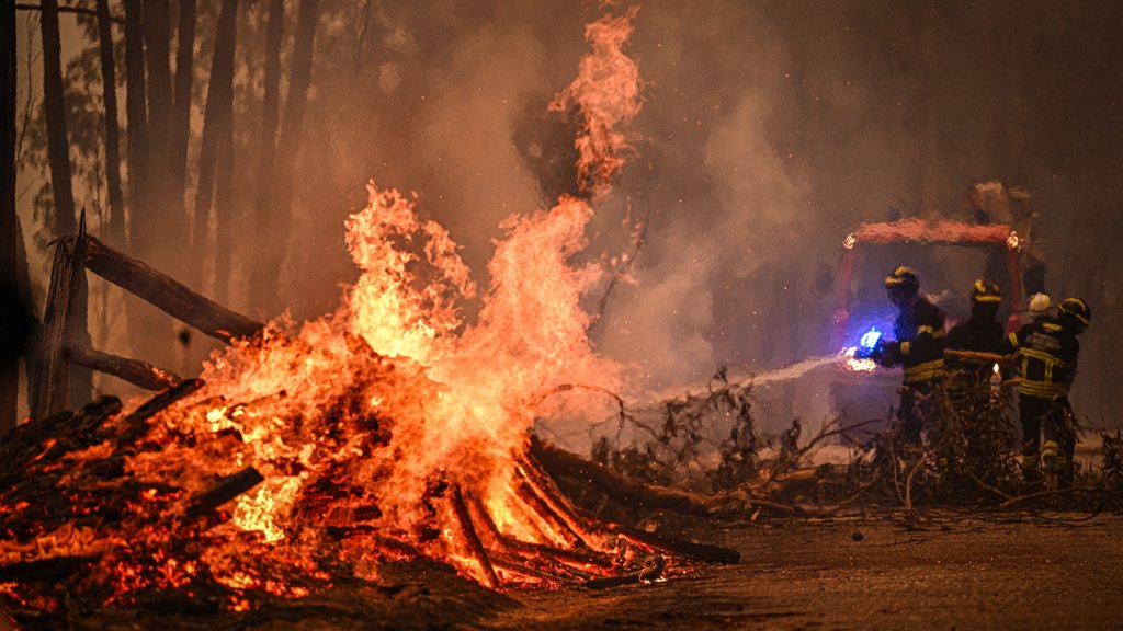 Fogo prolongado no Parque Nacional da Peneda-Gerês ameaça aldeias e turismo