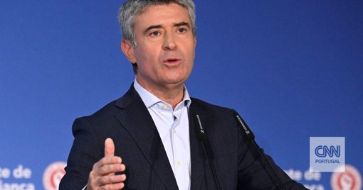 Oposição denuncia "caos" no SNS e exige respostas do Governo