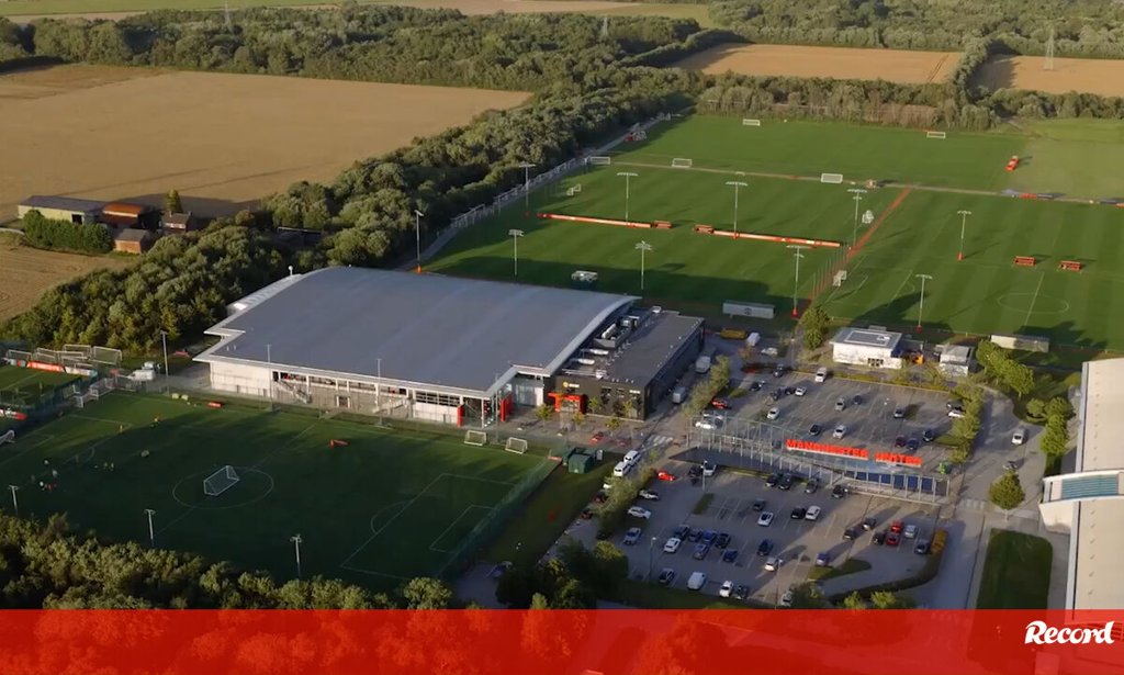 Renovação de Carrington dá razão a críticas antigas de Cristiano Ronaldo