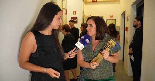 Joana Marques Conquista Terceiro Globo de Ouro e Provoca os Anjos no Discurso