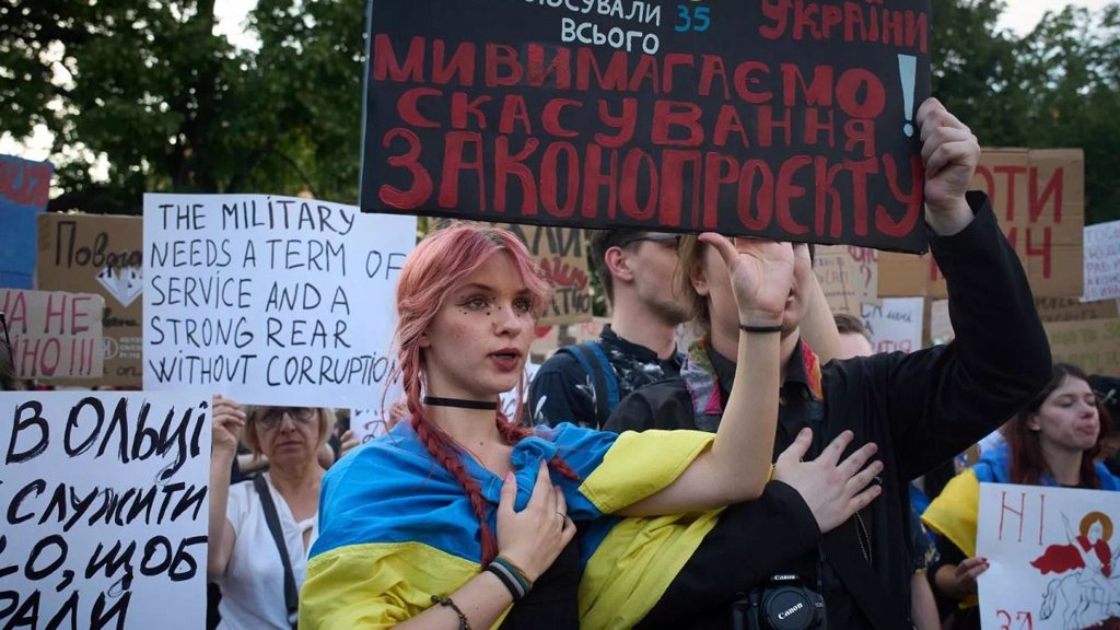 Ucrânia recua em lei anticorrupção após pressão da UE e da sociedade civil