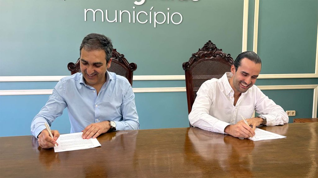 Jovens Voluntários da "Just a Change" Reabilitam Casas de Famílias Carenciadas