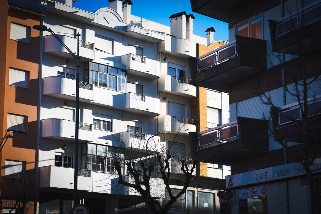 Mercado Imobiliário com Vendas em Alta e Preços com Variações Regionais