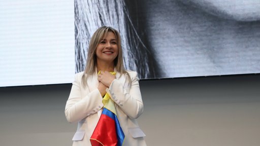 Campaña de Vicky Dávila enfrenta posible crisis por salida de figuras clave