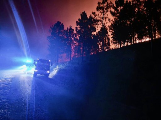 Incêndios Devastam Portugal com Alertas de Evacuação e Medidas de Apoio Governamentais