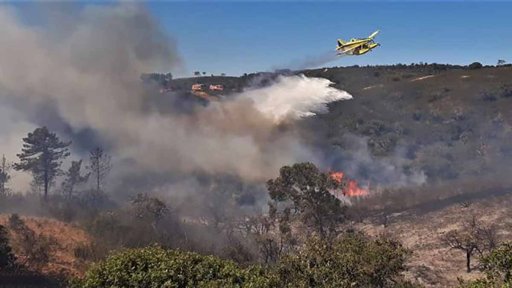 Incêndio no Algarve Dominado mas Vigilância Reforçada por Risco de Reativações