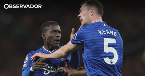 Agressão insólita entre colegas marca derrota do Manchester United