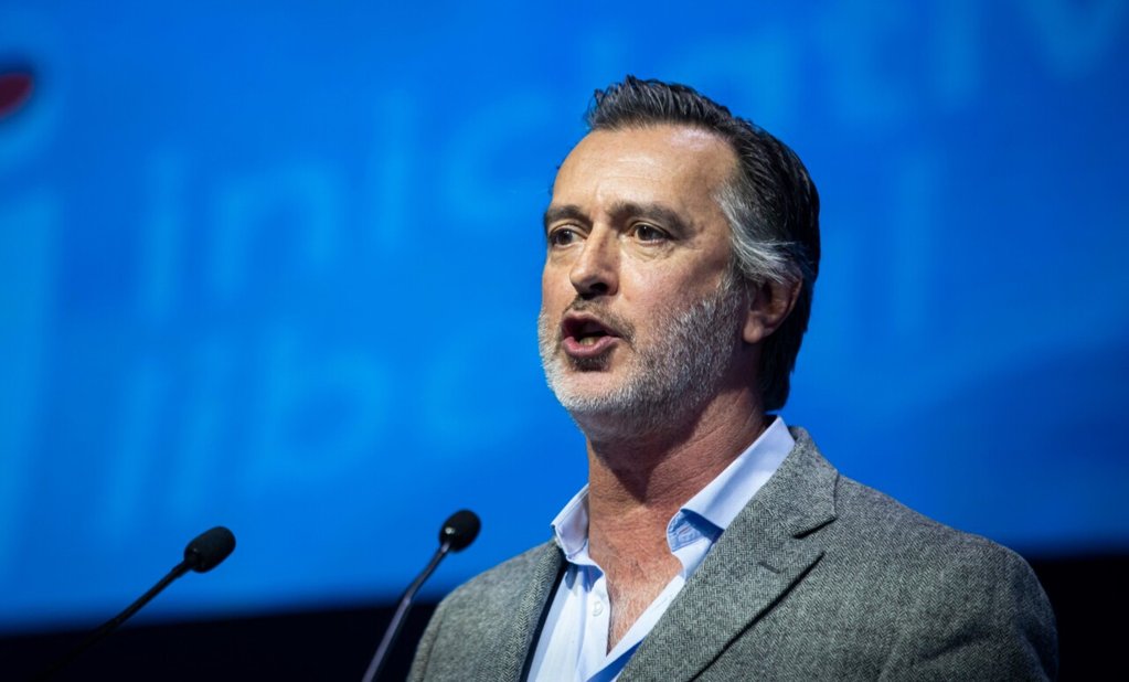 Corrida a Belém 2026: Cotrim de Figueiredo avança e Sampaio da Nóvoa recua, reconfigurando o xadrez político