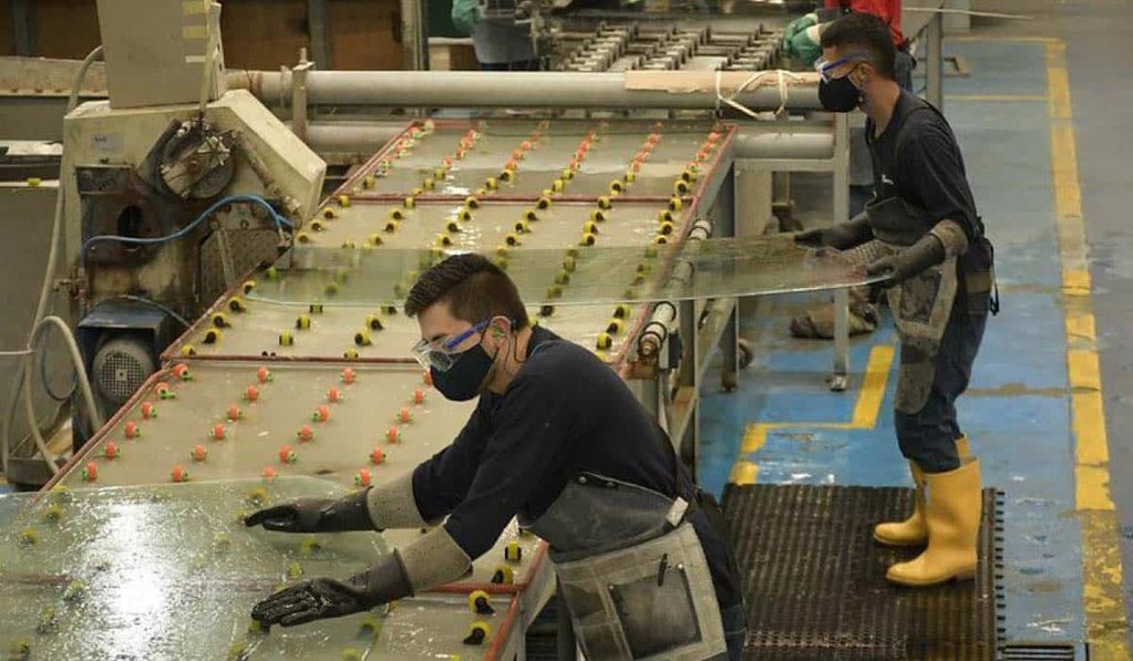 Comercio minorista se disparó 10,1% en junio mientras la industria manufacturera crece moderadamente