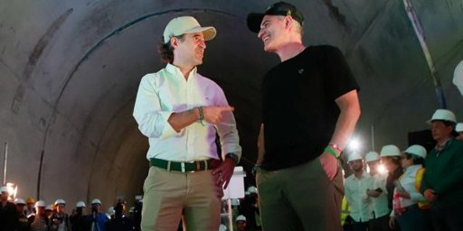 Líderes de Medellín celebran la absolución del expresidente Álvaro Uribe