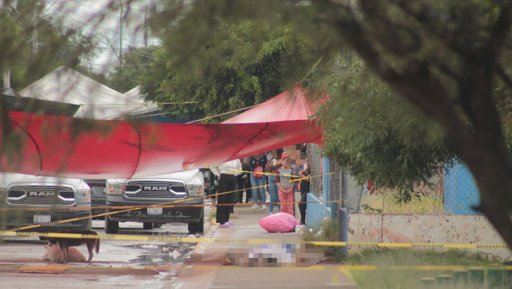 Asesinan a comerciante en tianguis de León tras una riña