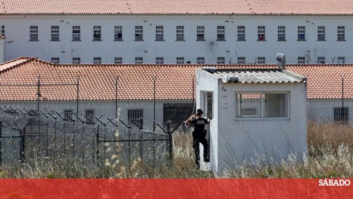 Incêndio provocado por reclusa no Estabelecimento Prisional de Tires fere cinco guardas