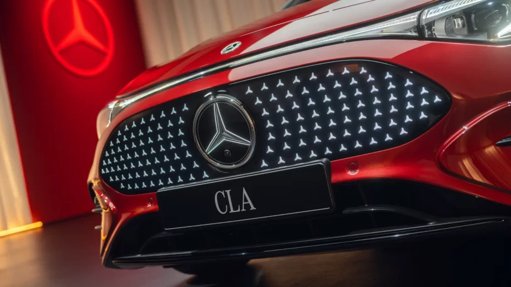 Lucros da Mercedes-Benz caem mais de 50% com impacto de tarifas e abrandamento na China
