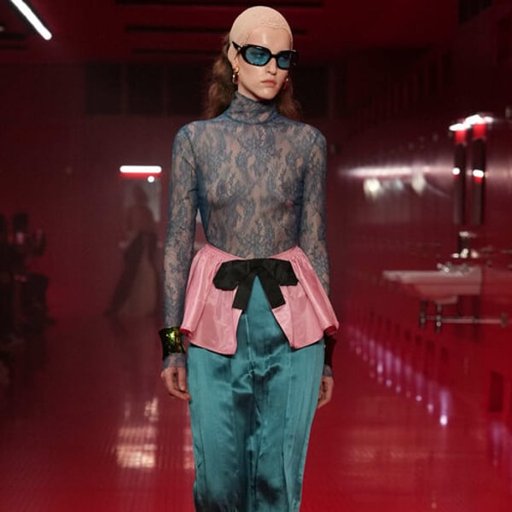 Kering obtiene más tiempo para completar la adquisición de Valentino