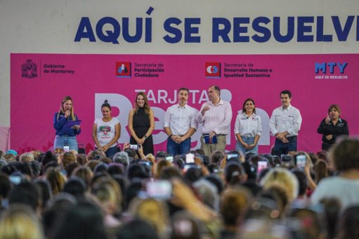 Gobierno de Monterrey Impulsa Programas Sociales y Reconoce a Servidores Públicos