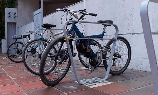 Cali avanza hacia la movilidad sostenible con la instalación de 5.000 nuevos bici-parqueaderos