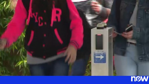 Escola de Famalicão Inova ao Proibir Telemóveis a Professores e Funcionários