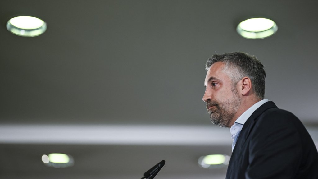 Proposta de reforma laboral do Governo gera forte contestação devido a alterações no luto gestacional