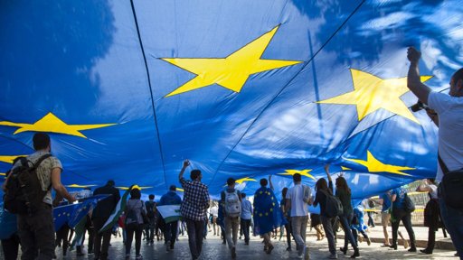 EUA sancionam figuras europeias por regulação digital, gerando crise transatlântica