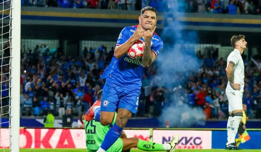 Cruz Azul Rescata el Invicto Pese a un Grave Error de su Portero Kevin Mier