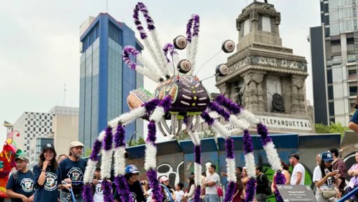 Desfile de Alebrijes Monumentales llena de color las calles de la Ciudad de México