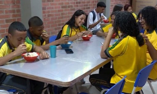 Controversia por el PAE enfrenta al presidente Petro y a la gobernadora del Valle