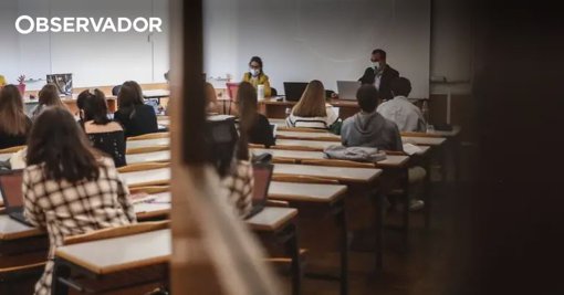 Governo propõe bolsa máxima para estudantes universitários no limiar da pobreza