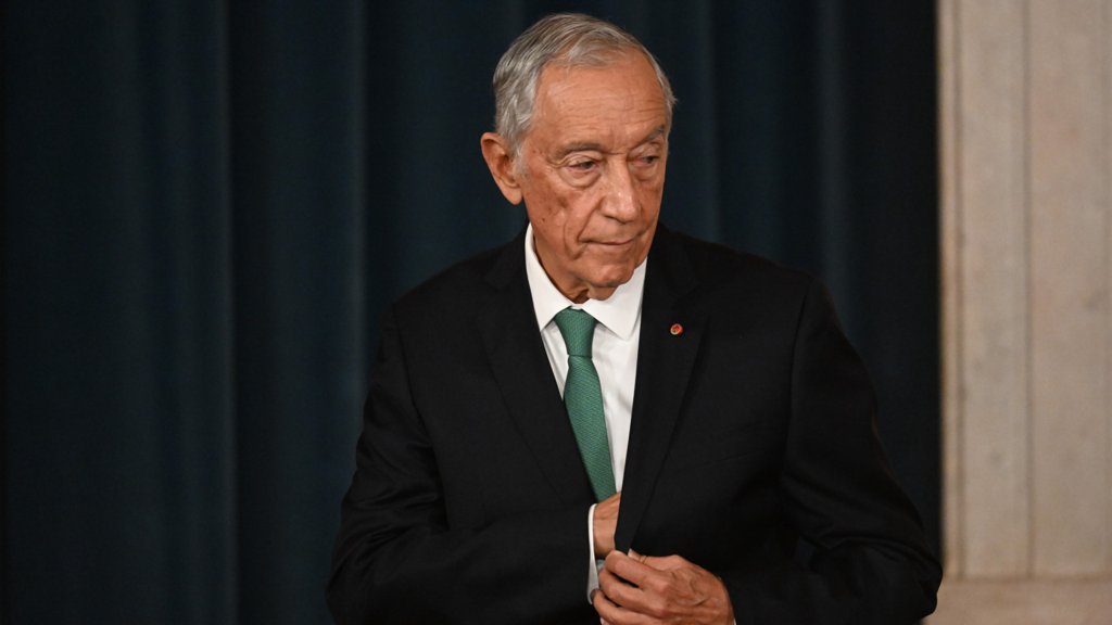 Promulgada Lei que Proíbe Telemóveis nas Escolas até ao 6.º Ano