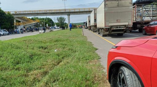 Protestas de transportadores paralizan vías clave del Magdalena y afectan la movilidad de Santa Marta