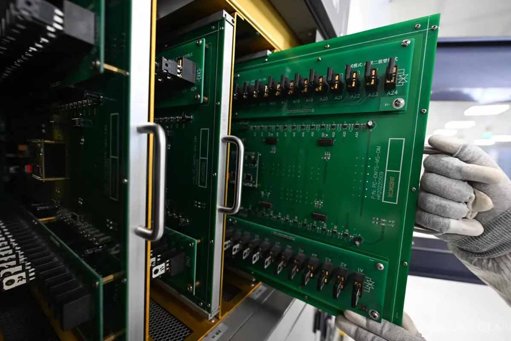 Escasez de chips por tensión geopolítica obliga a Honda y Audi a suspender producción en México