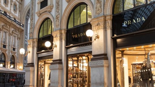 Prada obtiene luz verde de la UE para la adquisición de Versace