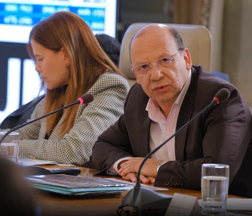 Gobierno Propone Impuesto Temporal a la Extracción de Hidrocarburos y Carbón