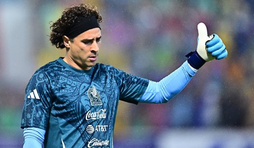 El futuro de Guillermo Ochoa en el Tri condicionado por su estado físico y contractual