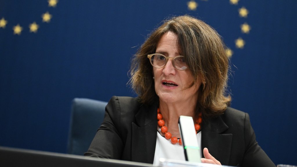 Comissária europeia afirma que ações de Israel em Gaza se assemelham a "genocídio"