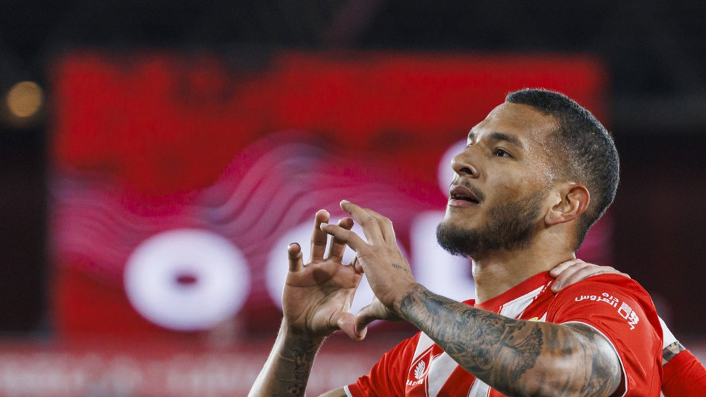 Derrota e expulsão na Liga dos Campeões aceleram transferência de Vagiannidis para o Sporting